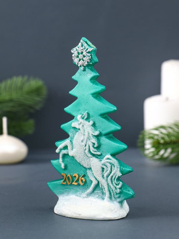 Свеча декоративная «Ёлка с барельефом» 7.5×4×12.5 см, зелёный