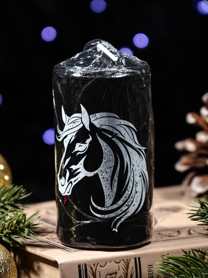 Свеча цилиндр с накаткой «Лошадь в профиль», 50×100 мм, чёрная