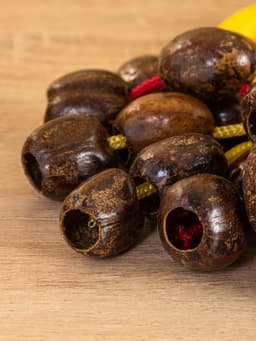 Сувенирный музыкальный инструмент «Погремушка», 16×10×3 см, орех кемири, МИКС