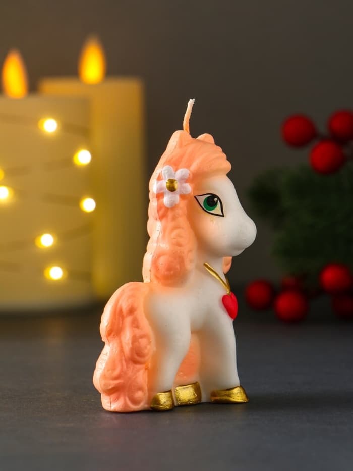 Свеча декоративная «Влюблённая лошадка», розовый, 5.3×3.3×8.2 см