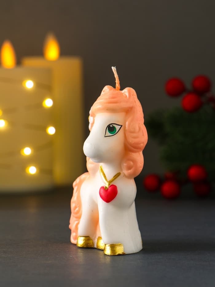 Свеча декоративная «Влюблённая лошадка», розовый, 5.3×3.3×8.2 см