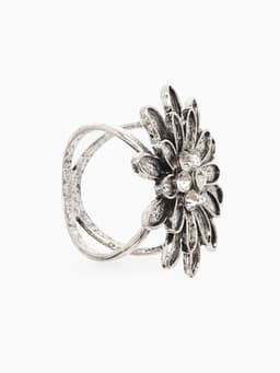 Кольцо для платка «Цветок Хризантема», белое в чернёном серебре
