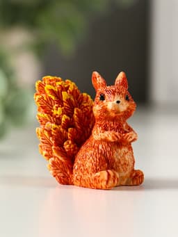 Фигурка полистоун «Белочка с пушистым хвостиком», 5×3×4.5 см, МИКС