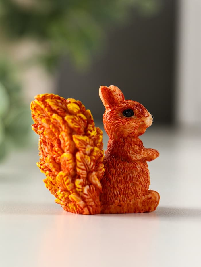 Фигурка полистоун «Белочка с пушистым хвостиком», 5×3×4.5 см, МИКС