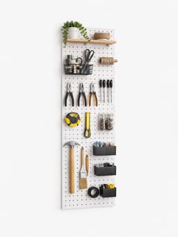 Настенная перфорированная панель ДСП односторонняя, 90×0.6×30 см, шаг 2.5 см, белая