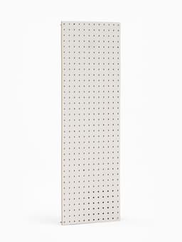 Настенная перфорированная панель ДСП односторонняя, 90×0.6×30 см, шаг 2.5 см, белая