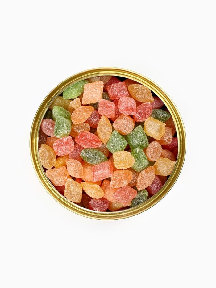 Подарочный новогодний набор в железной банке «Черная икра» : чай 50 г, монпансье 100 г, варенье 30 г, открытка