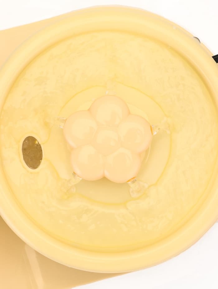 Фонтан для животных с миской «Пижон», 34×17.5×11.5 см, бежевый