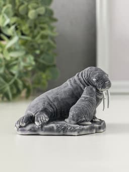 Фигурка «Самка моржа с детёнышем», 5.7 см