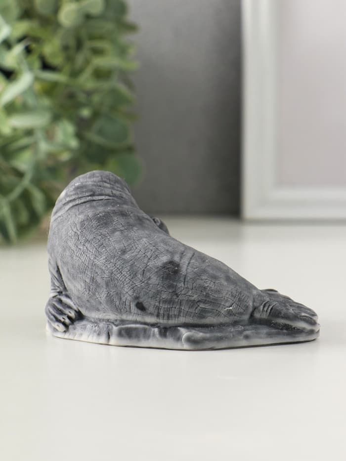 Фигурка «Самка моржа с детёнышем», 5.7 см