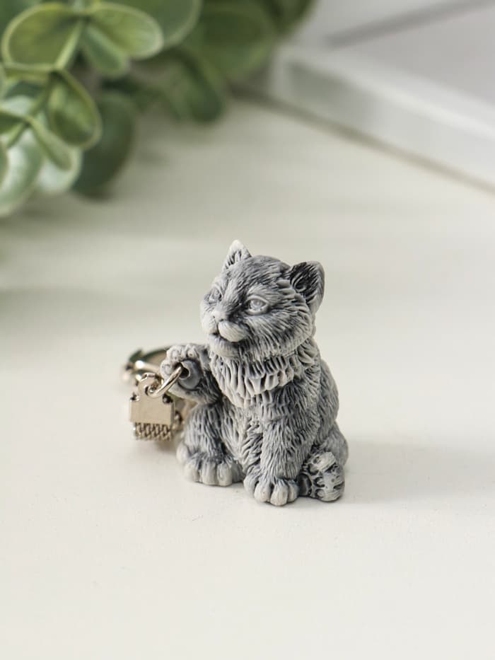 Брелок для ключей на кольце «Котенок с поднятой лапкой маленький», 3.5 см