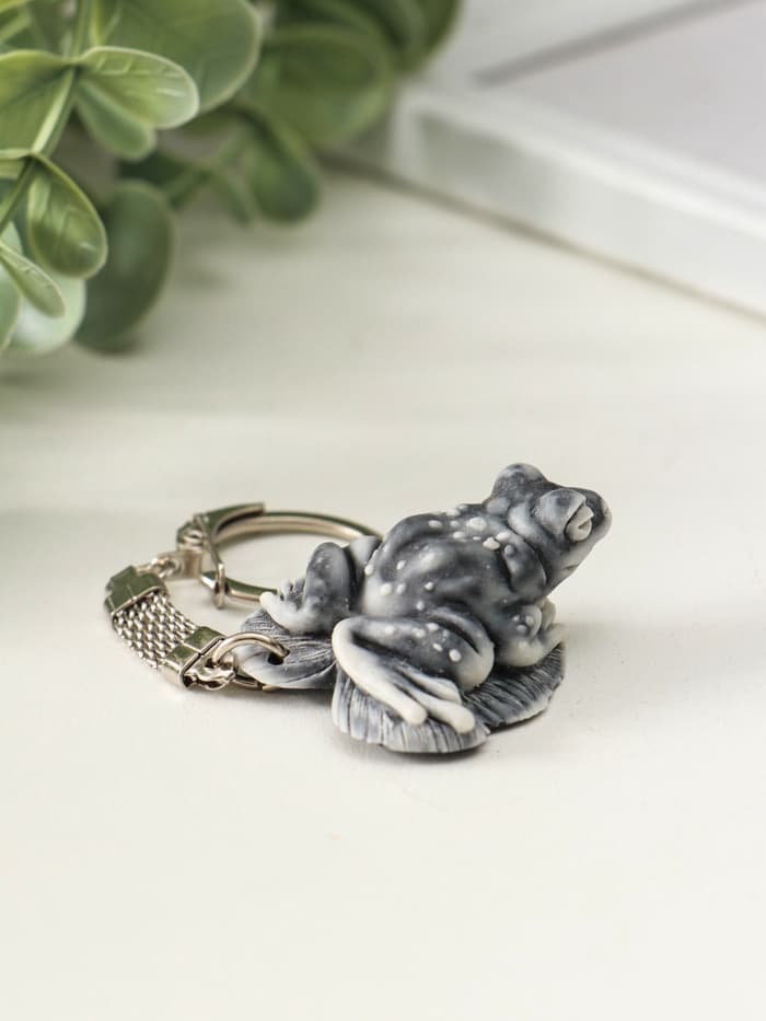 Брелок для ключей на кольце «Лягушка на листе маленькая», 2 см