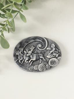 Магнит на холодильник «Погонщик оленей на фоне северного сияния (барельеф)», 6 см