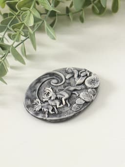 Магнит на холодильник «Погонщик оленей на фоне северного сияния (барельеф)», 6 см