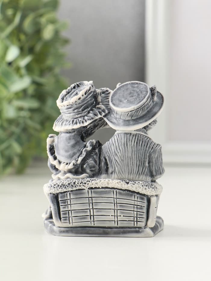 Фигурка «Лисы - Пара на диване», 8.3 см