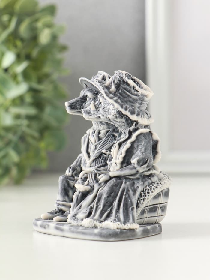 Фигурка «Лисы - Пара на диване», 8.3 см