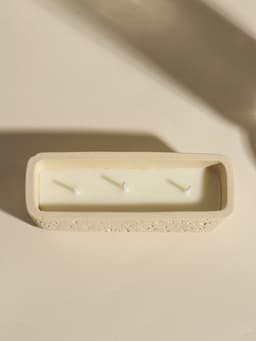 Свеча в подсвечнике, 3 фитиля, 5.2×15×4.7 см, белая
