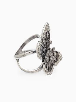 Кольцо для платка «Бабочка», белое в чернёном серебре
