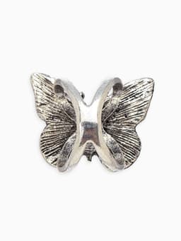 Кольцо для платка «Бабочка», белое в чернёном серебре