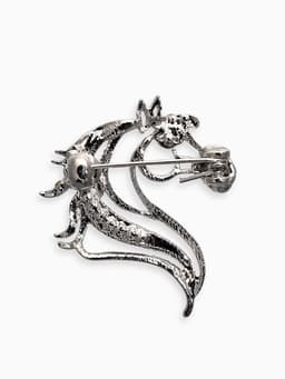 Брошь со стразами «Лошадь», белая в серебре