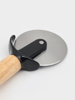 Нож для пиццы и теста Magistro, 20×8×3 см, нержавеющая сталь, ручка каучук, бежевая, чёрная