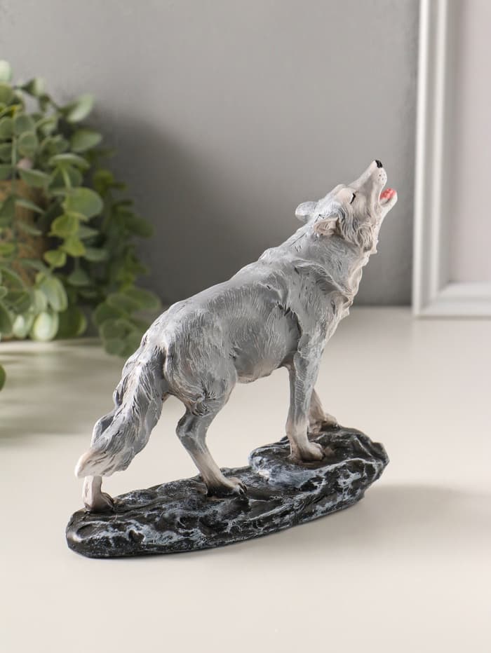 Фигурка полистоун «Волк воет на луну», 17×15.5 см