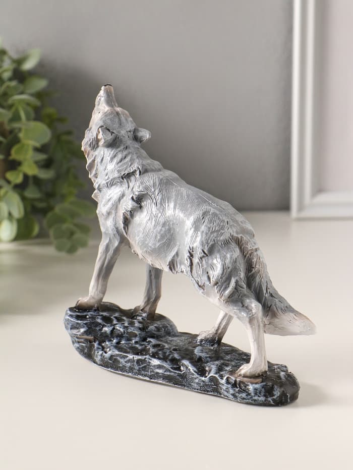 Фигурка полистоун «Волк воет на луну», 17×15.5 см