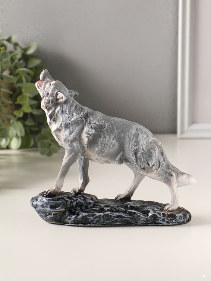 Фигурка полистоун «Волк воет на луну», 17×15.5 см