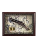 Панно настенное в раме с макетом оружия сувенирного «Карта. Револьвер и 4 пули», 26×36×5 см