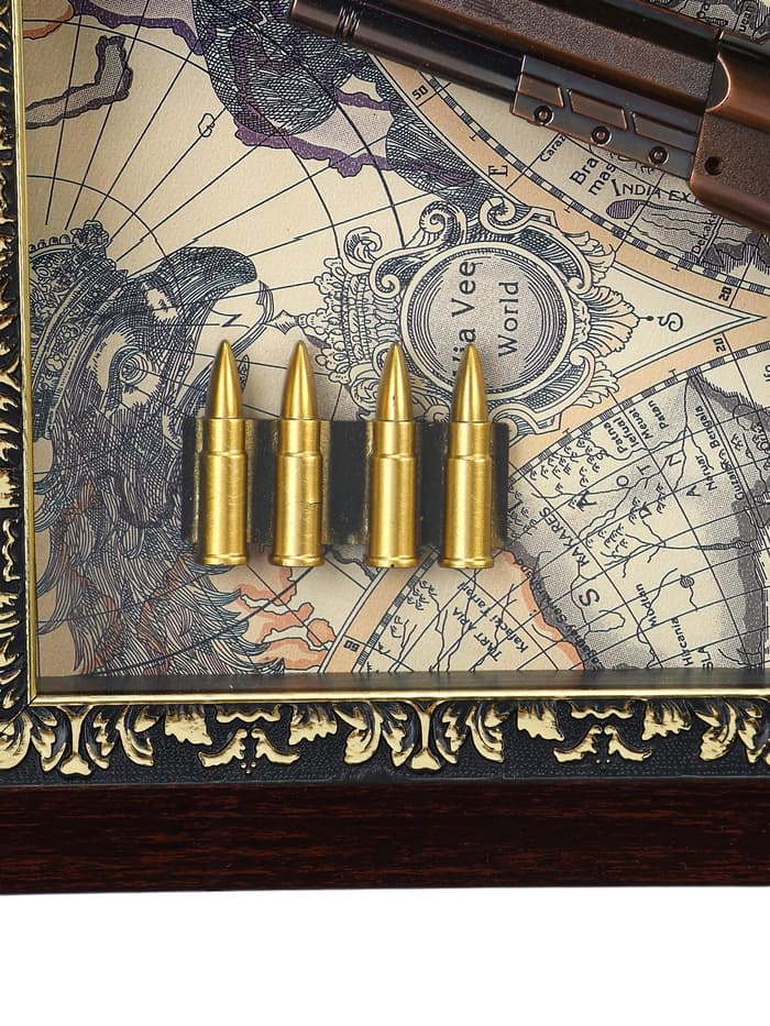 Панно настенное в раме с макетом оружия сувенирного «Карта. Револьвер и 4 пули», 26×36×5 см