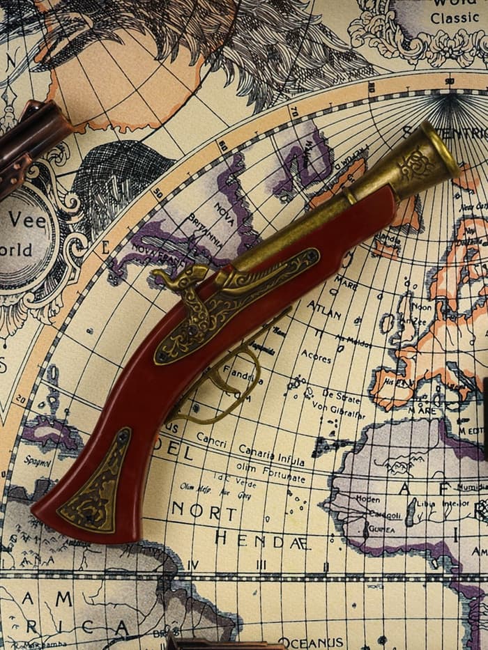 Панно настенное в раме с макетом оружия сувенирного «Карта. Револьверы и 4 пули», 35×43×4.5 см