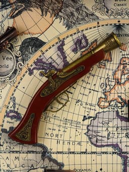 Панно настенное в раме с макетом оружия сувенирного «Карта. Револьверы и 4 пули», 35×43×4.5 см