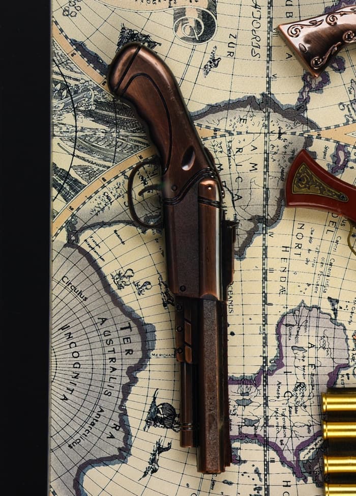 Панно настенное в раме с макетом оружия сувенирного «Карта. Револьверы и 4 пули», 35×43×4.5 см