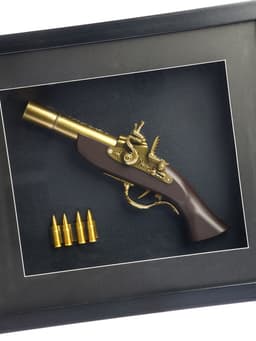 Панно настенное в раме с макетом оружия сувенирного «Револьверы. Геральдика», 49×104×7 см