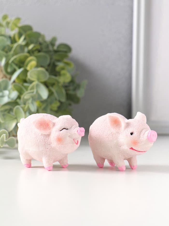 Набор фигурок 2 шт. полистоун «Поросята - поцелуй», 4×7.3×4.5 см