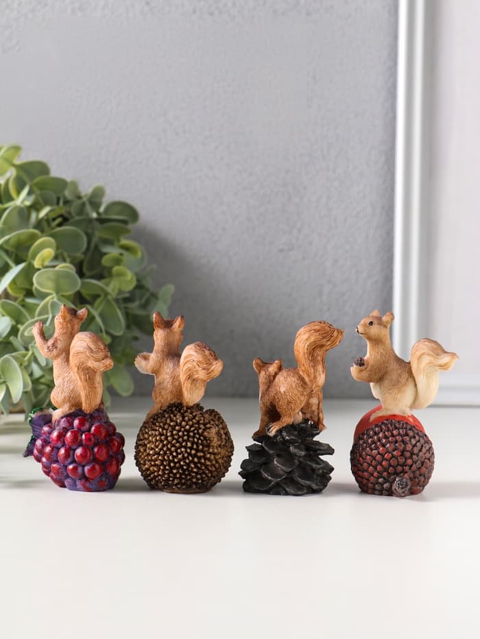 Набор фигурок 4 шт. полистоун «Белочки с орешками», 3×5.5×7.4 см