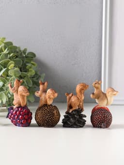 Набор фигурок 4 шт. полистоун «Белочки с орешками», 3×5.5×7.4 см
