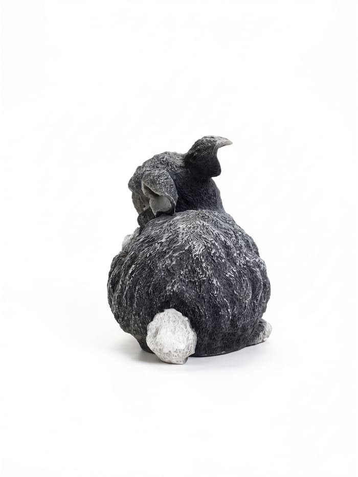 Садовая фигура из полистоуна «Заяц-почесун», 28×14×21 см