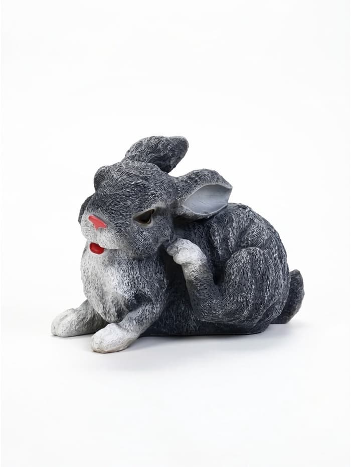 Садовая фигура из полистоуна «Заяц-почесун», 28×14×21 см