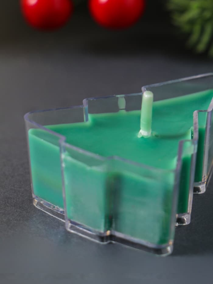 Ароматическая свеча чайная «Ель», зелёная, аромат рождественская ночь, 5×4×2.1 см