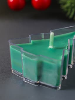 Ароматическая свеча чайная «Ель», зелёная, аромат рождественская ночь, 5×4×2.1 см