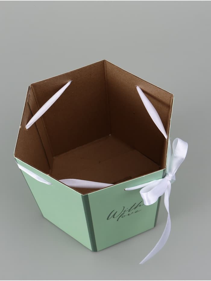 Коробка - переноска подарочная для цветов «С любовью», 17×14.8×19.5 см, шестигранник