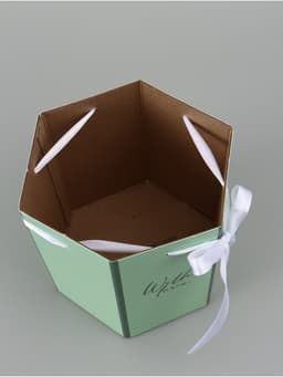 Коробка - переноска подарочная для цветов «С любовью», 17×14.8×19.5 см, шестигранник