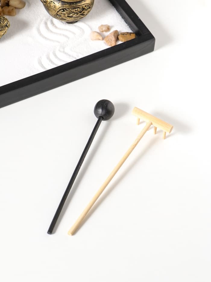 Японский сад камней настольный «Дзен. Будда у гонга», с подставкой для благовоний и набором аксессуаров, 16×22×19 см