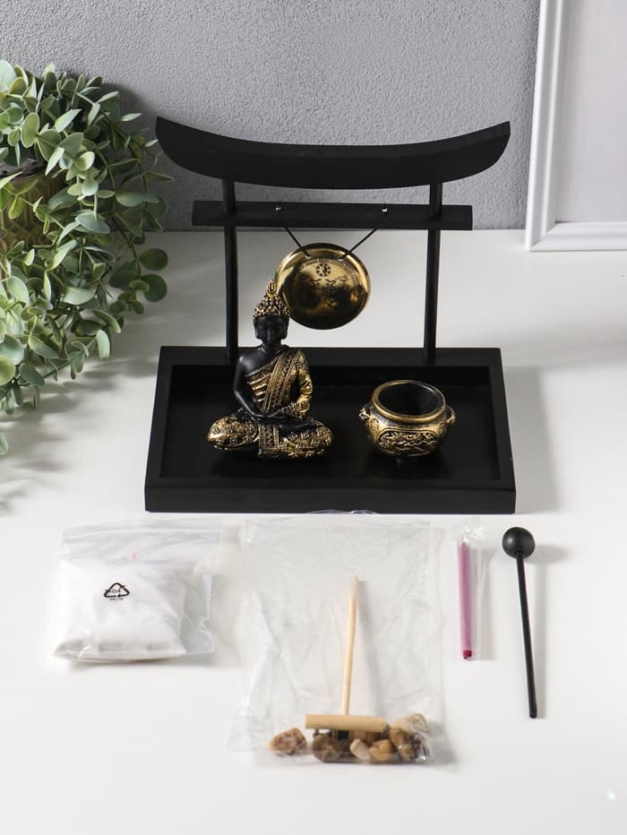 Японский сад камней настольный «Дзен. Будда у гонга», с подставкой для благовоний и набором аксессуаров, 16×22×19 см