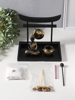 Японский сад камней настольный «Дзен. Будда у гонга», с подставкой для благовоний и набором аксессуаров, 16×22×19 см