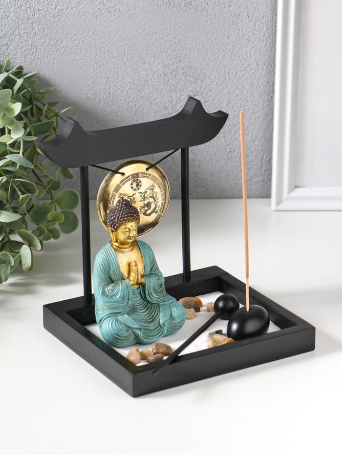 Японский сад камней настольный «Дзен. Будда в бирюзовом у гонга», с подставкой для благовоний и набором аксессуаров, 13.2×15×16 см