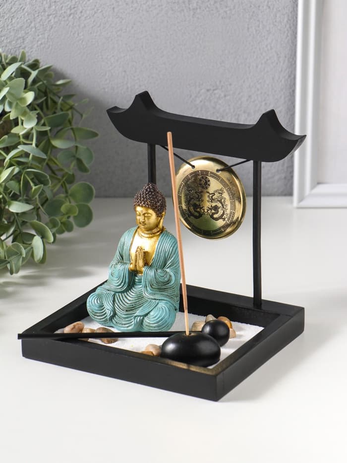 Японский сад камней настольный «Дзен. Будда в бирюзовом у гонга», с подставкой для благовоний и набором аксессуаров, 13.2×15×16 см