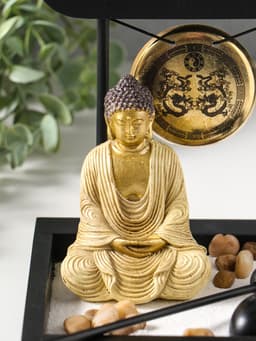 Японский сад камней настольный «Дзен. Будда в кремовом у гонга», с подставкой для благовоний и набором аксессуаров, 13.2×15×16 см