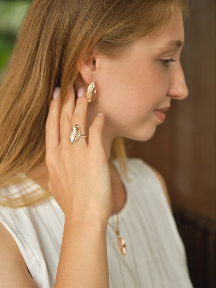 Гарнитур 3 предмета: серьги, кулон, кольцо безразмерное «Эдель», эллипс резной, цвет золото, 45 см